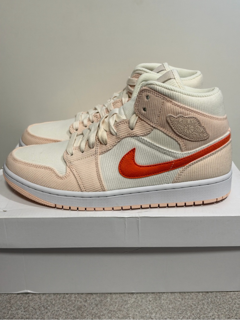 Nike Air Jordan 1 Mid SE Corduroy Sail Size 11 Women/ 9.5 Men NEW DA8009108
